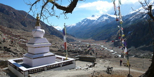http://www.freetrek.it/Immagini/Gompa%20con%20vista%20su%20Manang.jpg